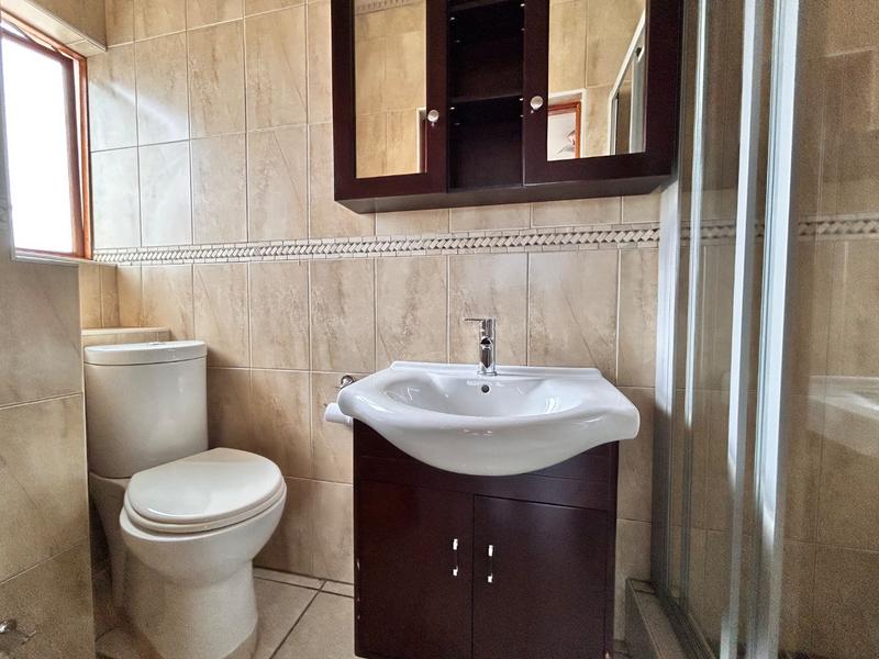 5 Bedroom Property for Sale in Birdwood Estate North West
